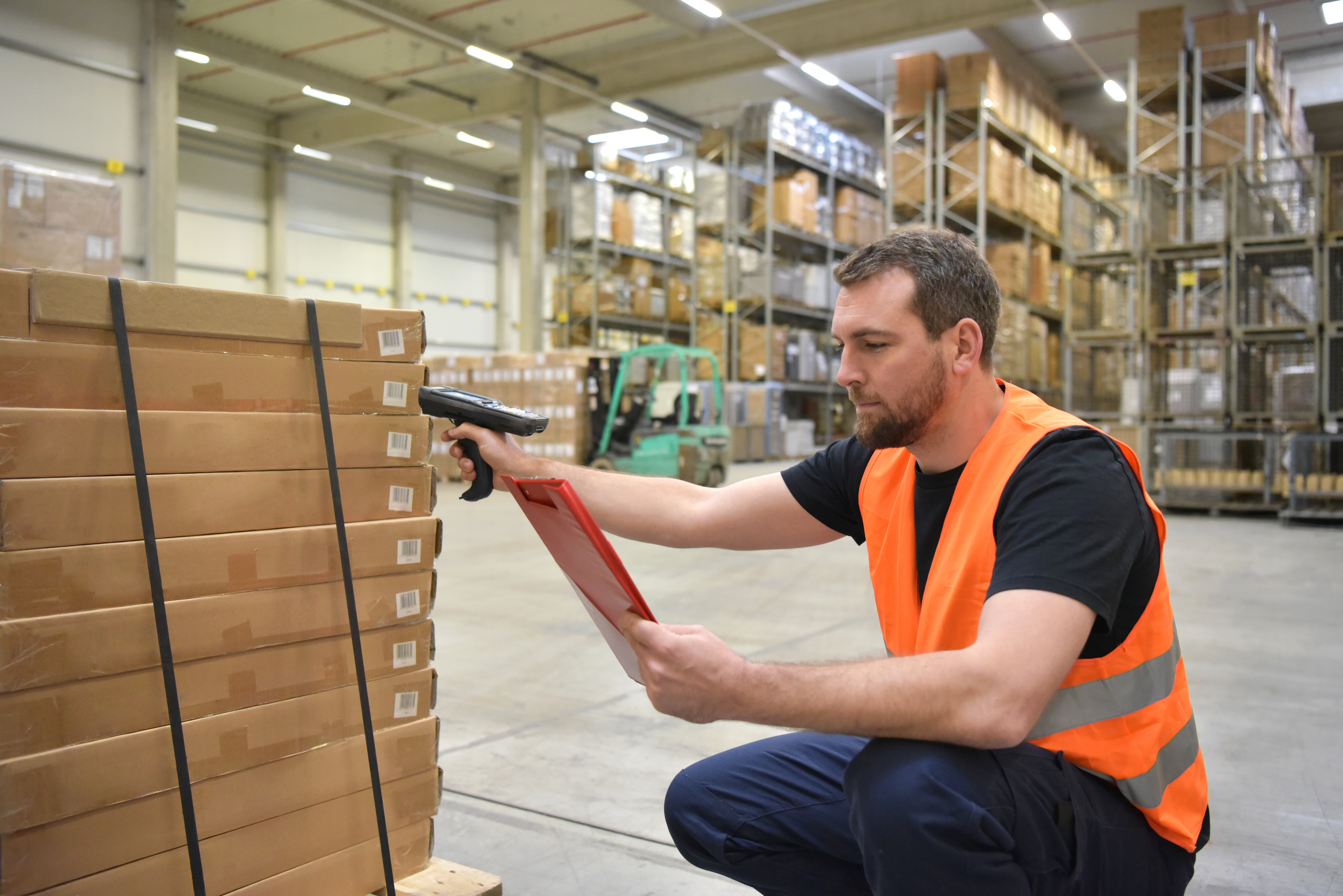 Un cariste au travail.