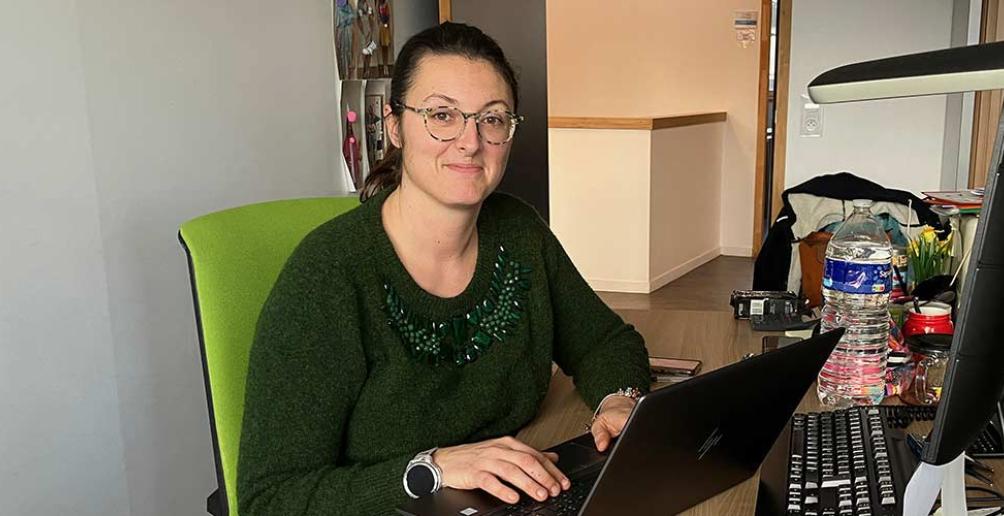 Fanny Honoré à son bureau