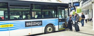 Un car breizhgo stationné en gare