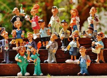 Photos de figurines représentants des métiers