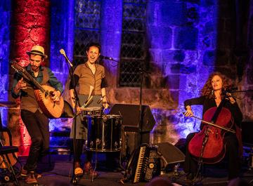 Trois musiciens en concert lors du festival "Beauport en voix"