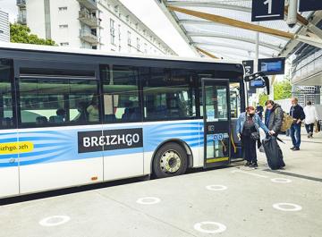 Un car breizhgo stationné en gare