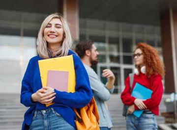 Etudiants sortant de cours