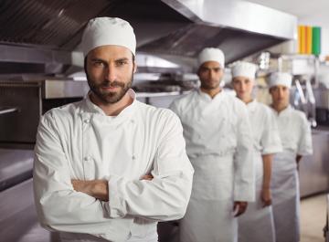 Une équipe de cuisiniers