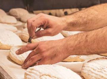 Main qui marque les pâtons