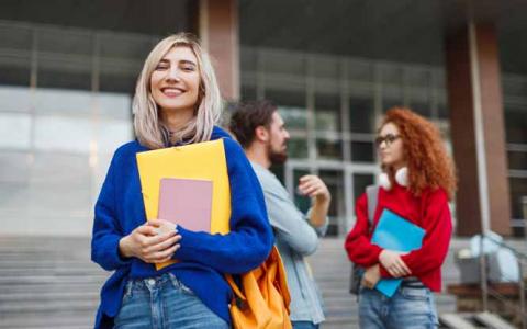 Etudiants sortant de cours