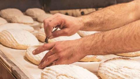 Main qui marque les pâtons