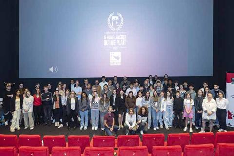 Les équipes lauréates de Je filme le métier qui me plaît sur scène