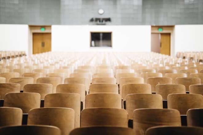21 500 places supplémentaires vont être ouvertes à l'université Amphithéâtre vide