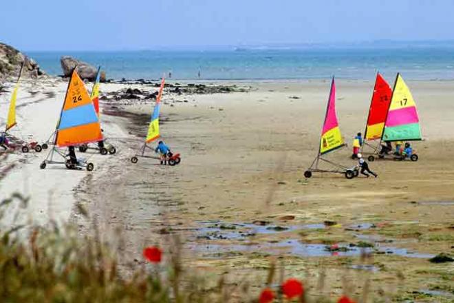 Les sports nautiques, un atout de la région Cours de char à voile