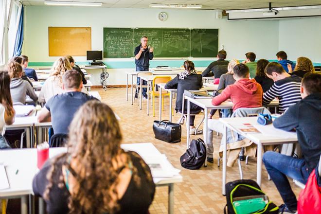 Des élèves en classe