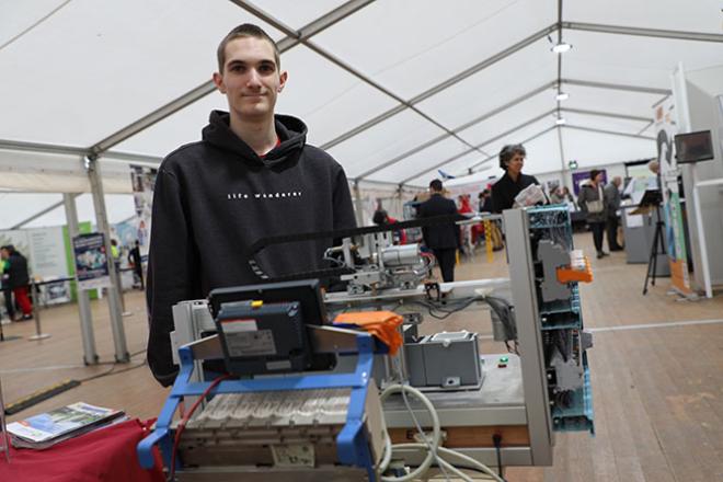 Maël est étudiant dans l&#039;industrie.