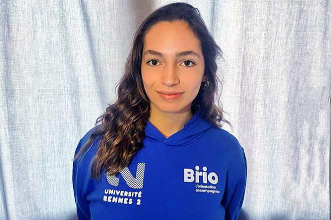 Ylona, étudiante en licence de psychologie à Rennes Portrait d'Ylona