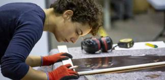 Des compétences professionnelles reconnues Travail d'une feuille de métal