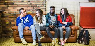 Décrochage Jeunes sur canapé